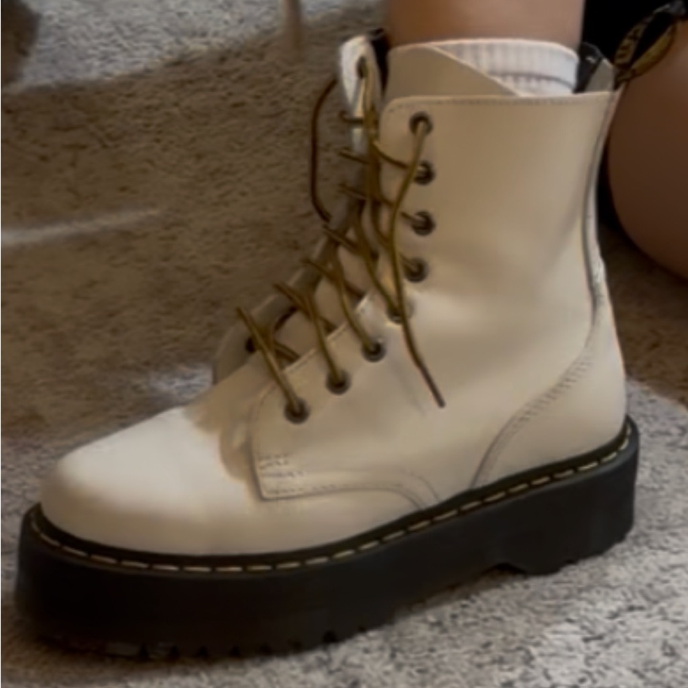 Dr. Martens Jadon Platform Quad Retro White Smooth Leather - Picture 6 of 6